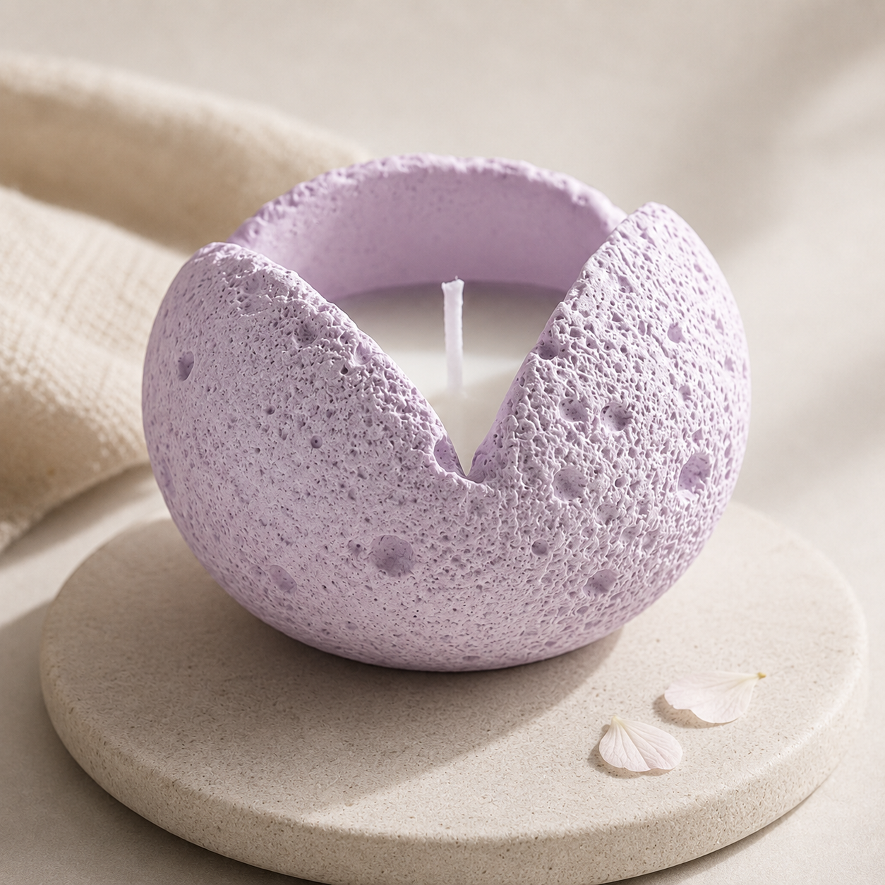 Halo Cracked Shell Mineral Candle